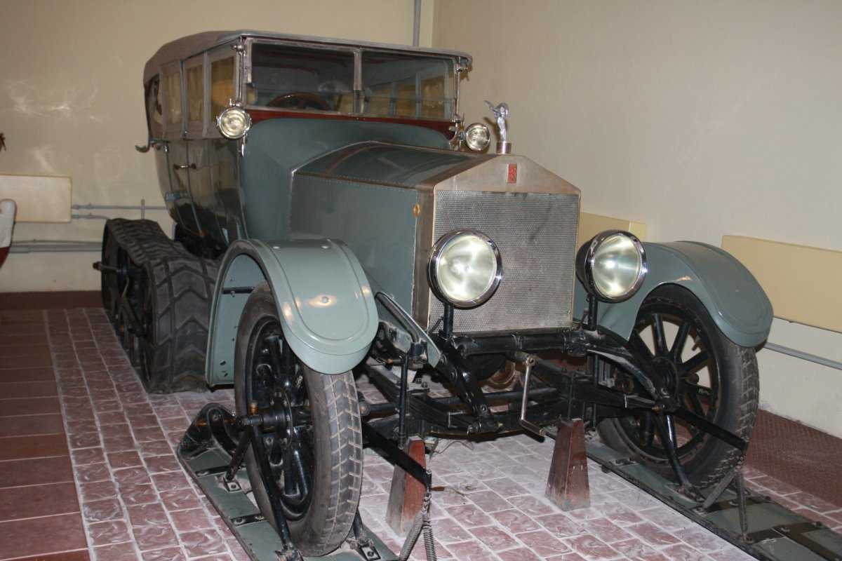 В июне 1909 года на российском заводе в Риге приступили к выпуску самых массовых отечественных автомобилей начала ХХ века Начало ХХ столетия стало временем бурного развития техники и ознаменовалось широким распространением таких технических новинок