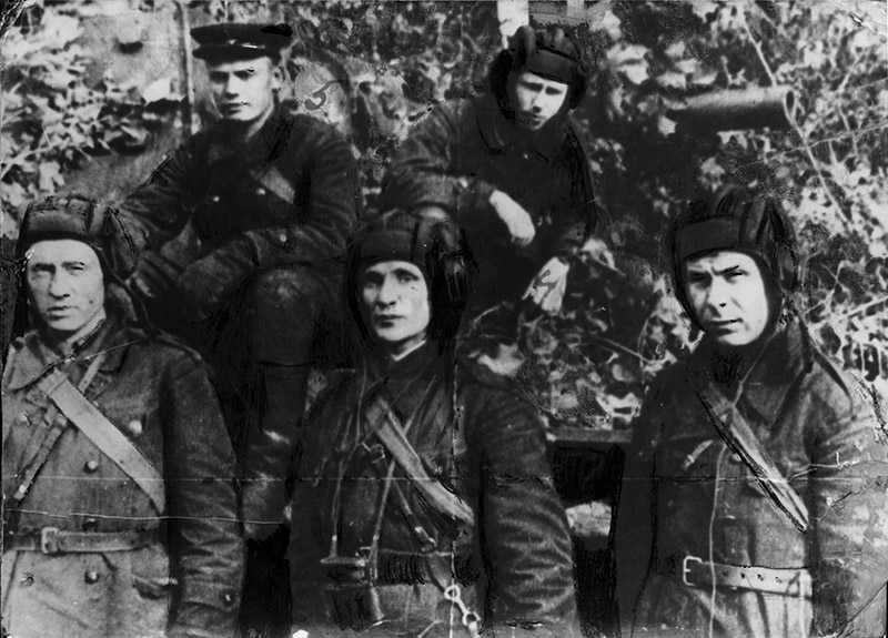 20 августа 1941 года в одном бою танкист Зиновий Колобанов уничтожил два десятка германских танков История советских танковых войск знает множество танкистов асов чей список побед насчитывает по три с лишним десятка вражеских машин и более Как пра