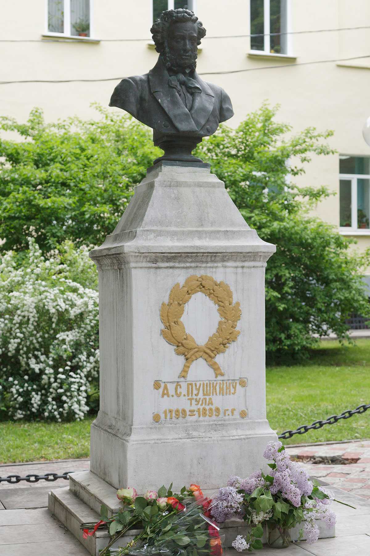 Бюст а. с. пушкина (брест)
