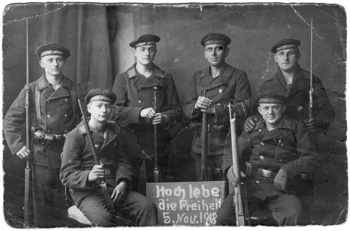 Брестский мир (3 марта 1918) оформил выход россии из войны