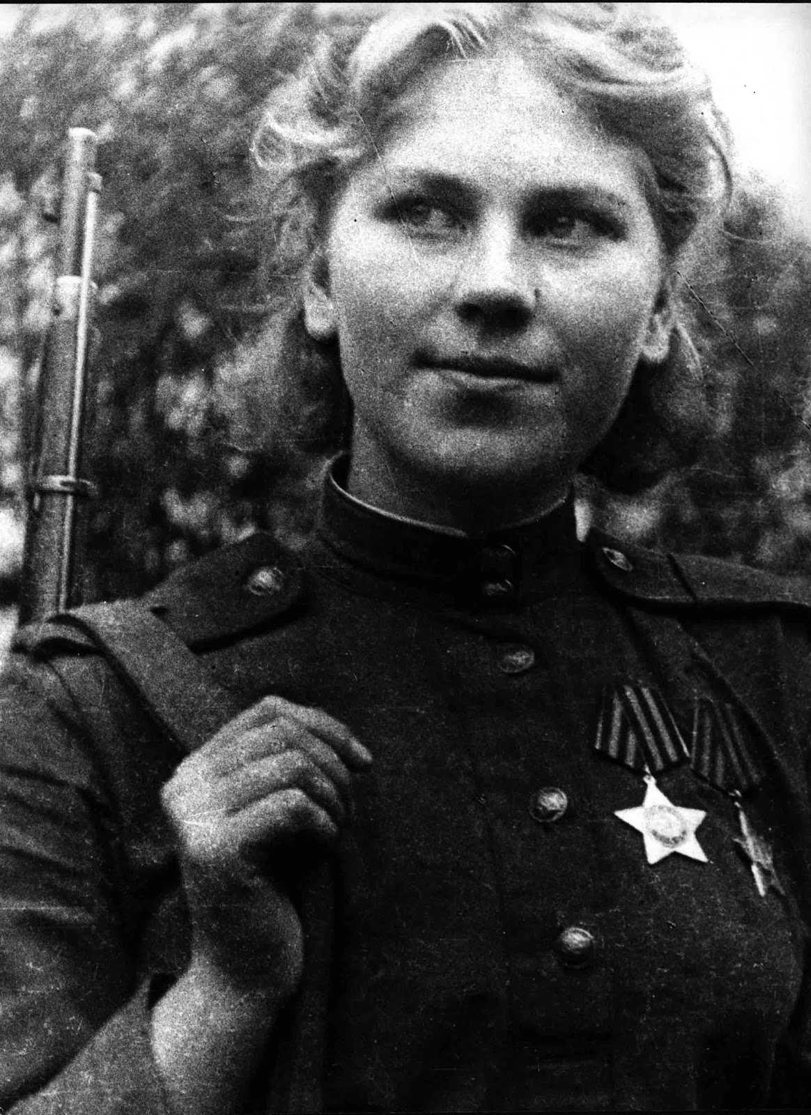 Почему советские девушки-снайперы скрывали, что были на фронте: «стёклышко» и «грозная фрау» в одном лице