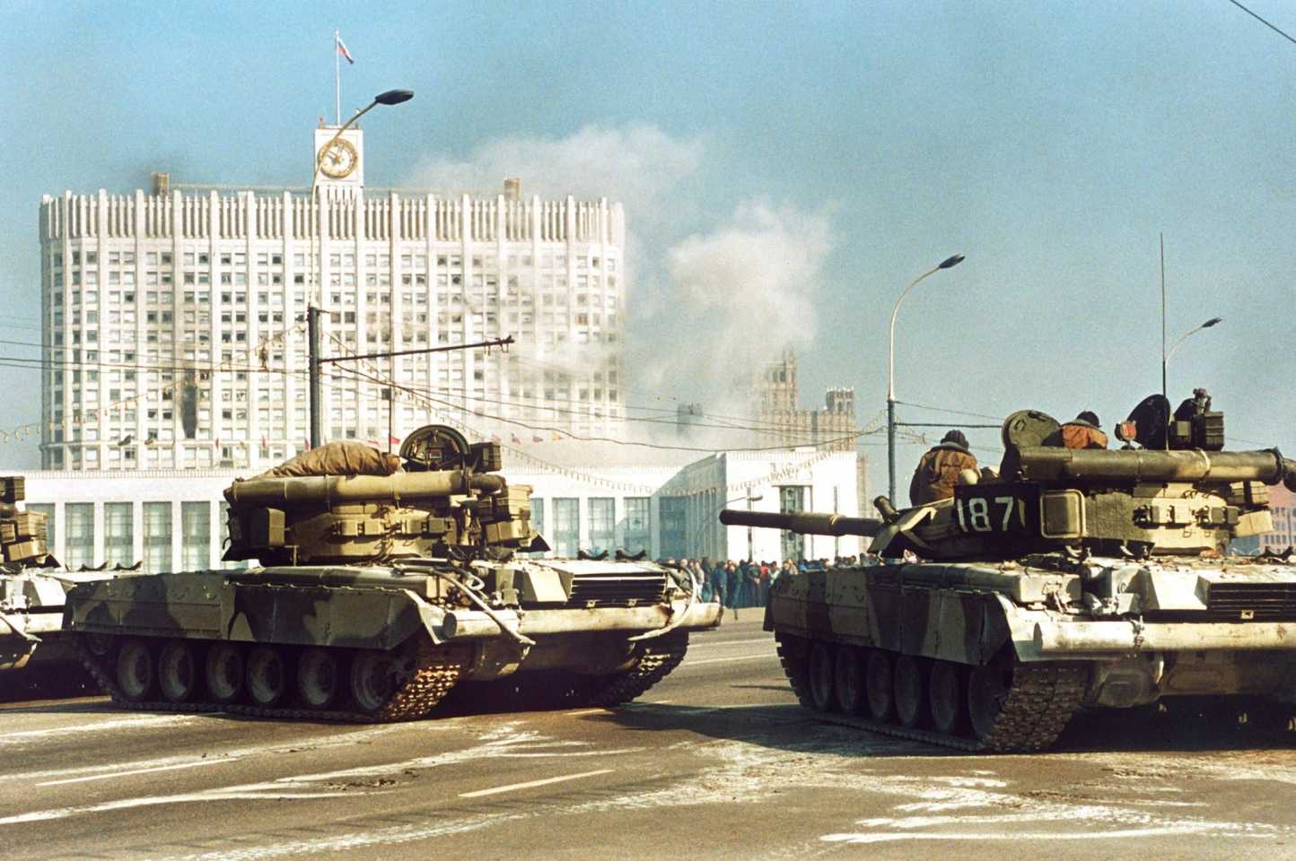 Какое событие произошло в 1993 году. принятие конституции рф и выборы в государственную думу