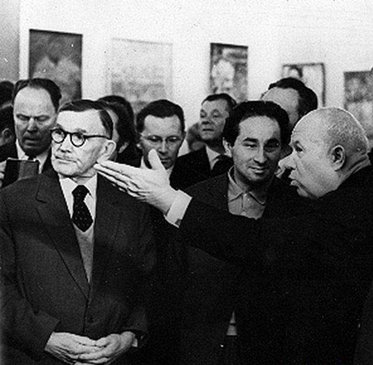 Никита хрущёв на выставке в манеже