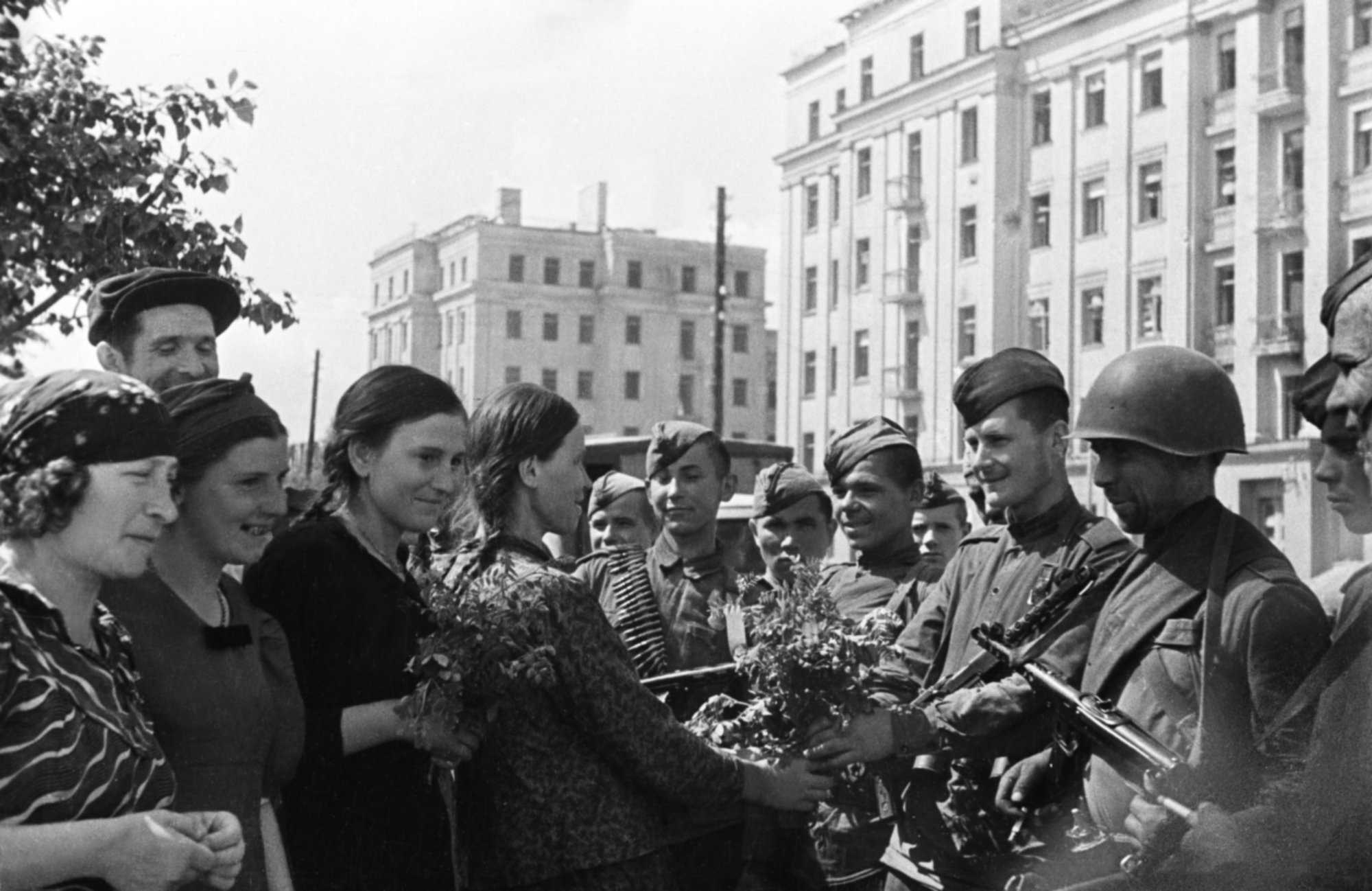Могилев отмечает 78-ю годовщину со дня освобождения от немецко-фашистских захватчиков | mogilove.by
могилев отмечает 78-ю годовщину со дня освобождения от немецко-фашистских захватчиков | mogilove.by