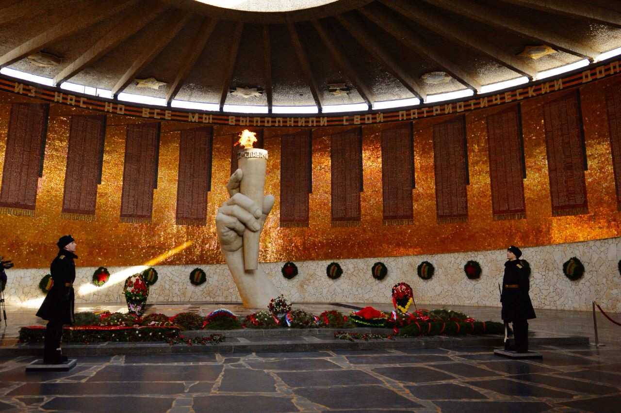 Мамаев курган – священный памятник героям сталинградской битвы