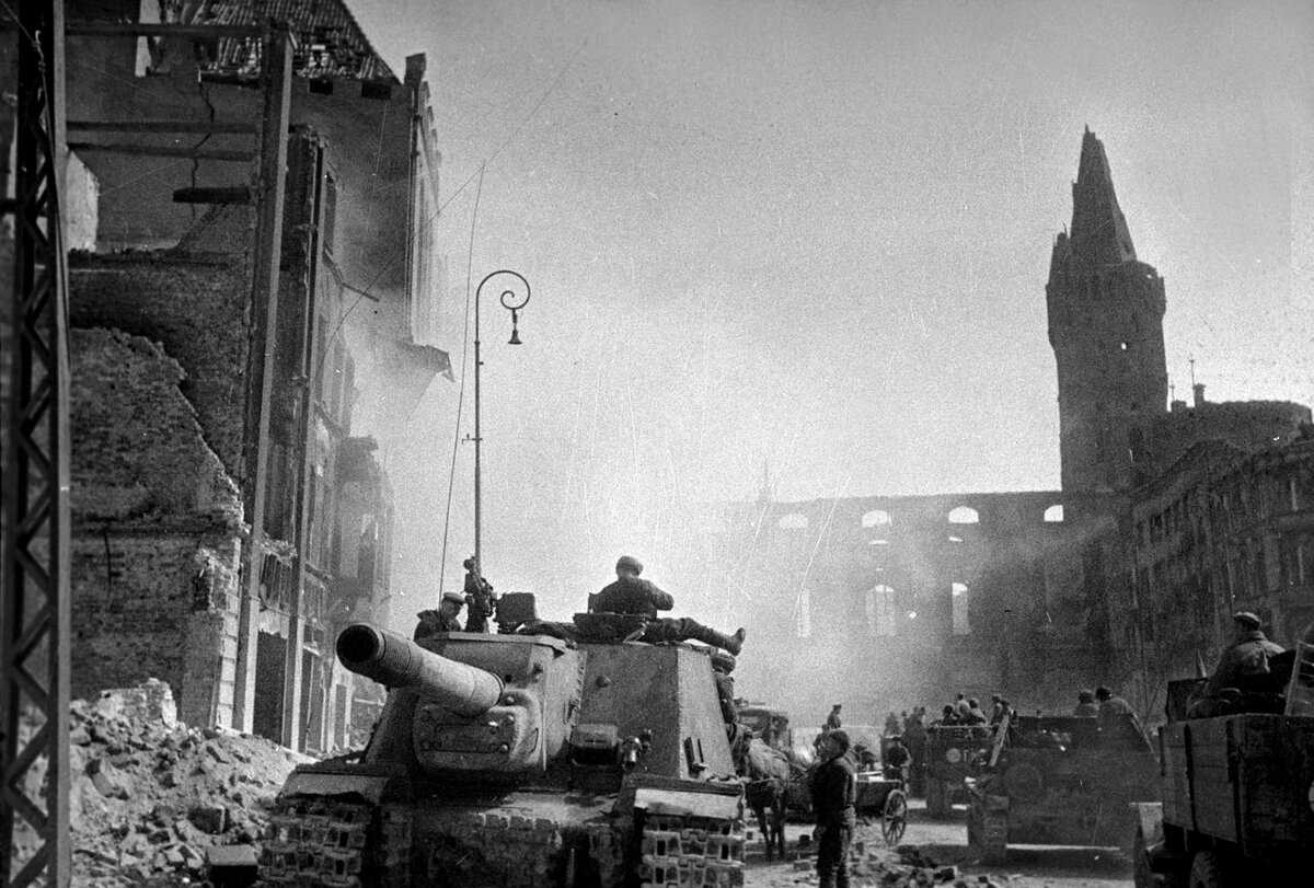 9 апреля 1945 года советские войска штурмом овладели кёнигсбергом