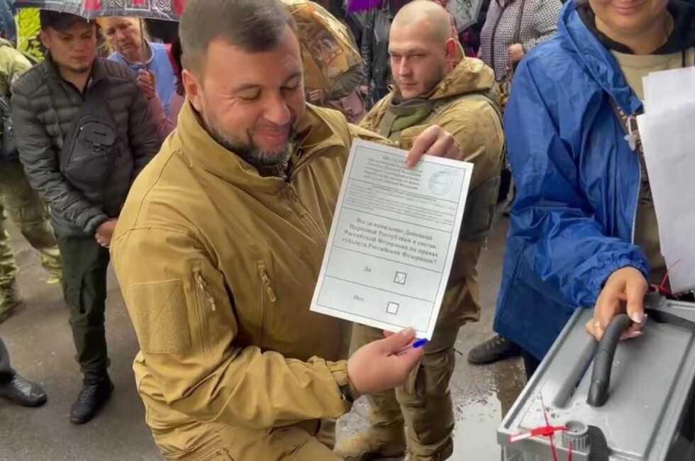 1 декабря 1991 года на Украине состоялся референдум свыше 90 жителей УССР проголосовали за её независимость Этот факт собственно и считается смертельной раной нанесённой Союзу после чего беловежский сговор стал уже просто контрольным выстрело