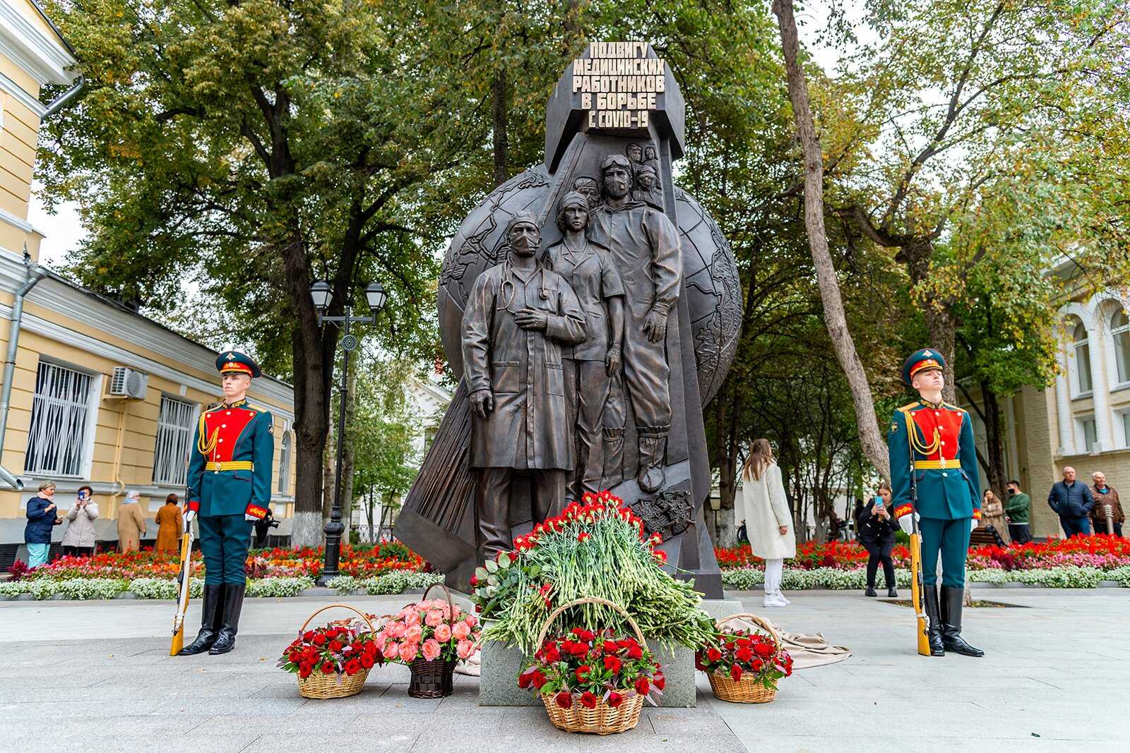 5 июня 1706 года в Москве основан первый в России государственный госпиталь ставший главным военно клиническим учреждением страны Госпитальный вал Госпитальная улица Госпитальная площадь Госпитальная набережная все эти московские топонимы связ