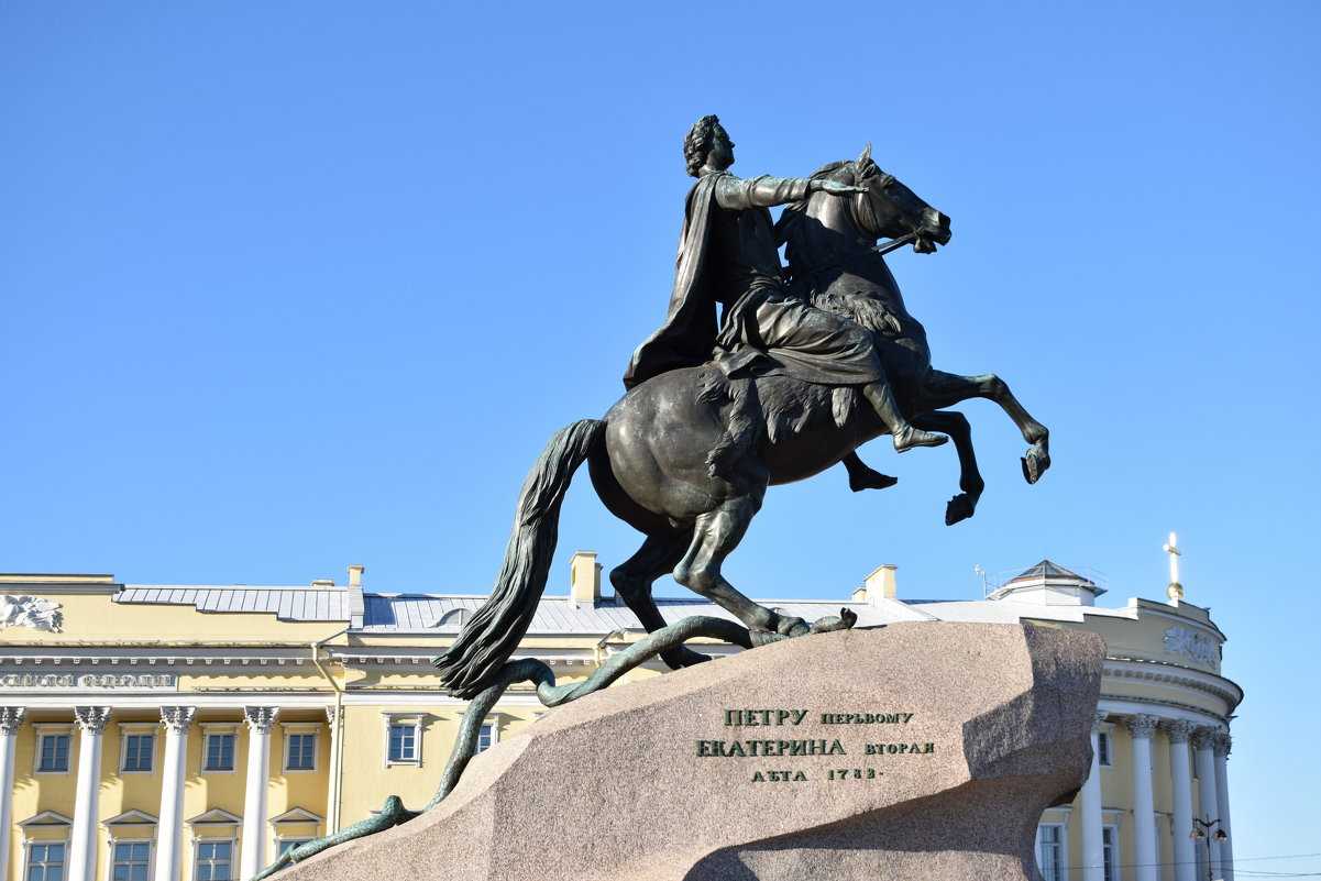 10 самых известных памятников петру великому в санкт-петербурге