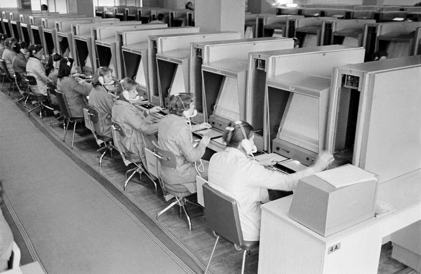 Рост от 165 см, не замужем. как появились "телефонные барышни" и первые линии связи