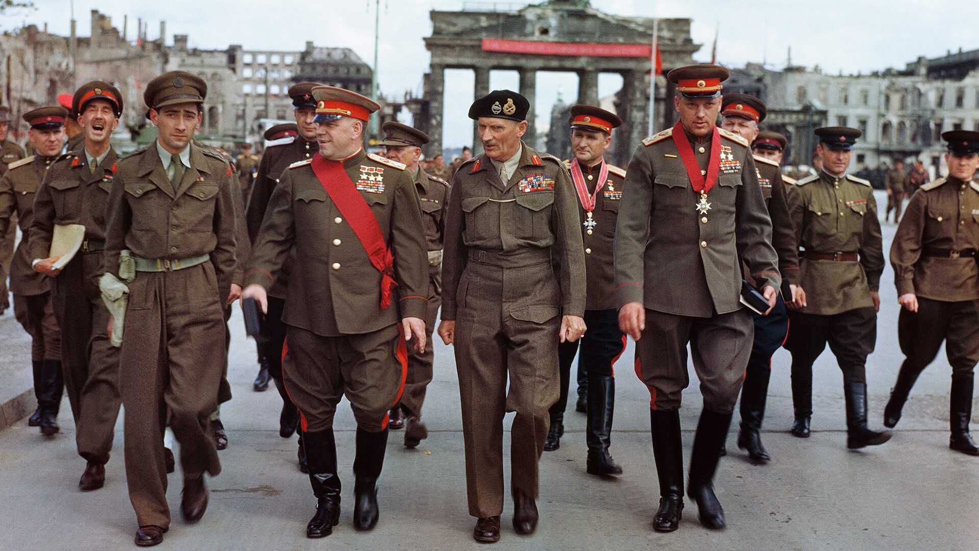 7 сентября 1945 года в берлине состоялся первый и последний совместный парад советских, английских, американских и французских войск
