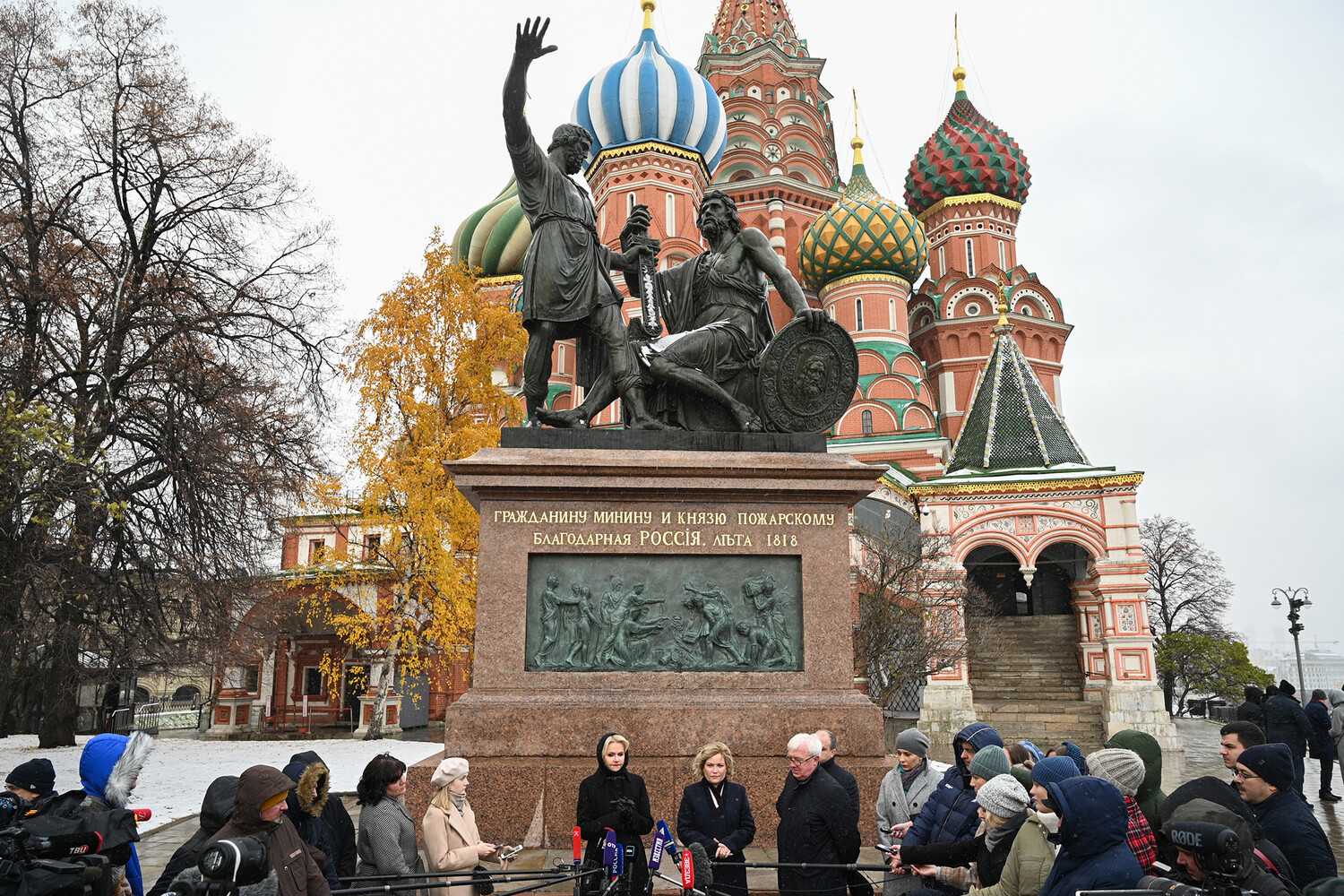 Где находится памятник кузьме минину и дмитрию пожарскому, скульптора и автора ивана мартоса