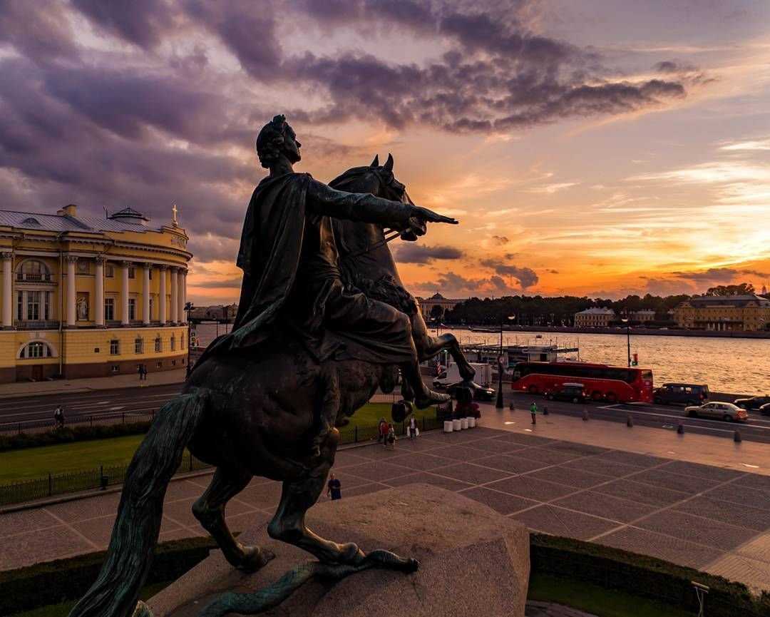 10 самых известных памятников петру великому в санкт-петербурге