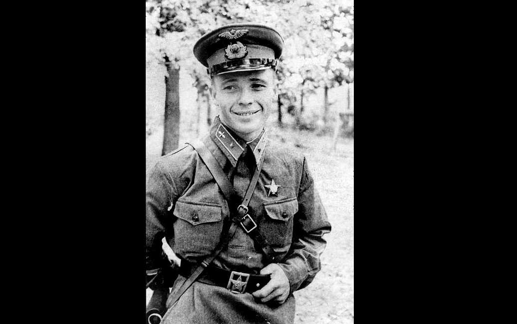 В ночь на 7 августа 1941 г Виктор Талалихин совершил один из первых в истории советской авиации ночной таран