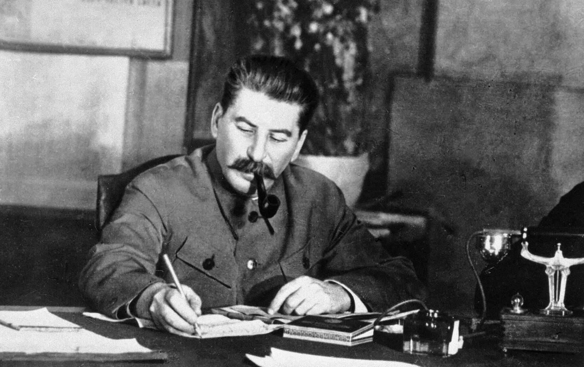Директива совнаркома союза сср и цк вкп(б) партийным и советским организациям прифронтовых областей о мобилизации всех сил на борьбу с германским фашизмом