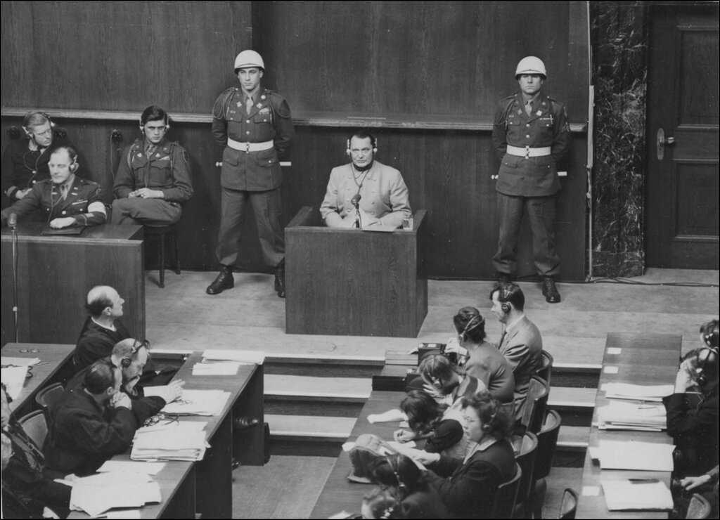 20 ноября 1945  года  начался "нюрнбергский процесс" – суд над военными преступниками третьего рейха.