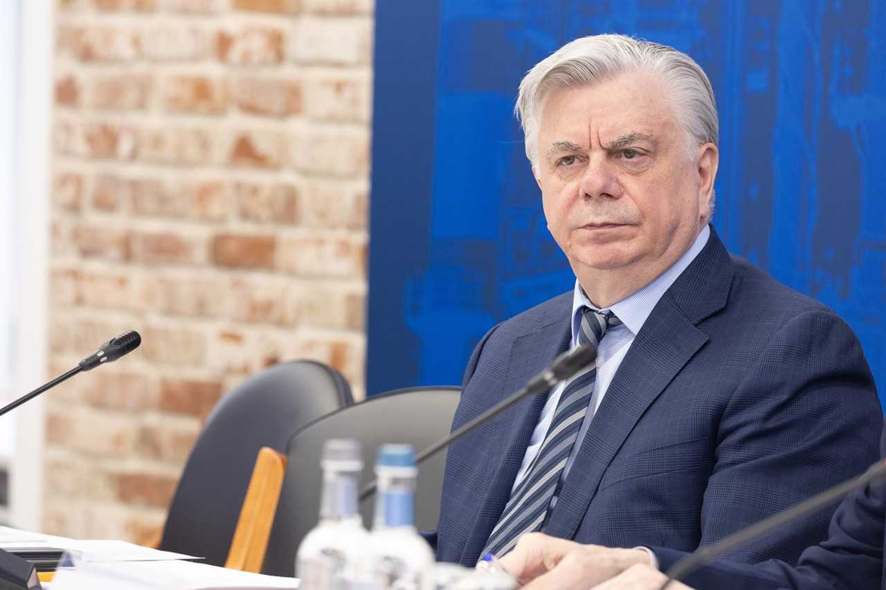 Грандиозная афера или правильное решение: какой была чековая приватизация в россии? и сколько ваучер стоит сейчас?