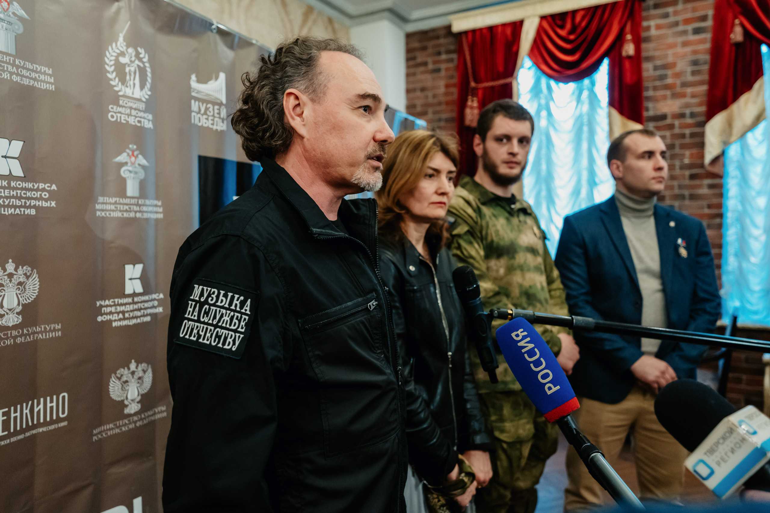 Во время службы в Вооруженных Силах мне посчастливилось познакомиться с настоящим офицером специалистом высочайшего уровня в области обеспечения войск техническими средствами службы горючего человеком чести и совести Мединским Ростиславом Игнатьевичем