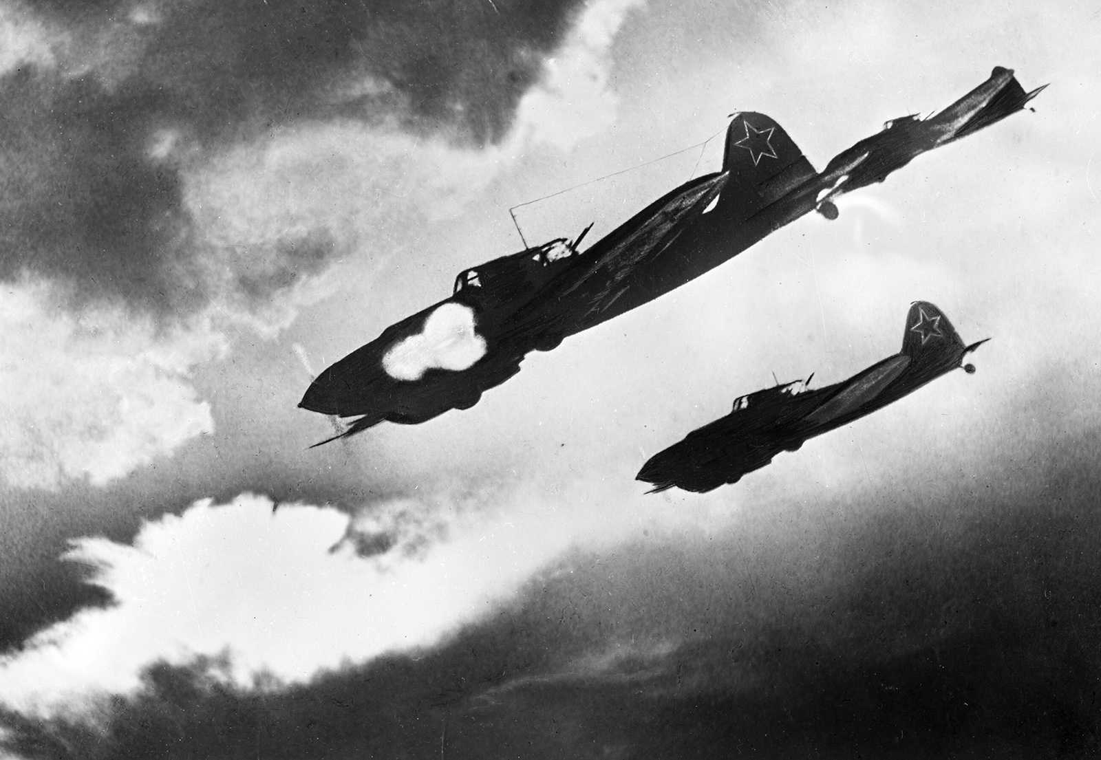 17 апреля 1943 года начались воздушные сражения на кубани. в них участвовало свыше 900 советских самолётов.