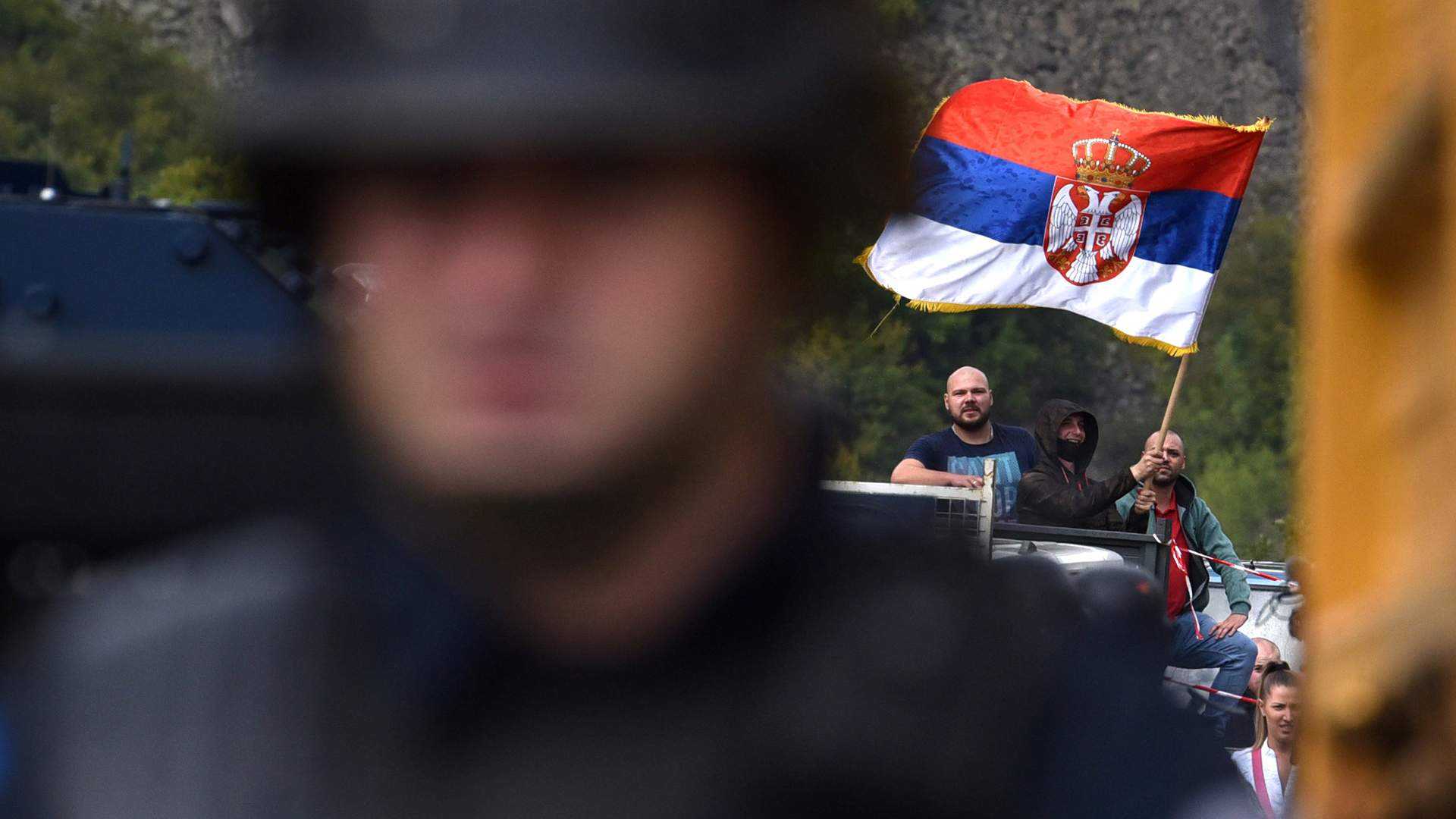 Территория Косова стала камнем преткновения сербов и албанцев И решить проблему мирным путём у них не получается