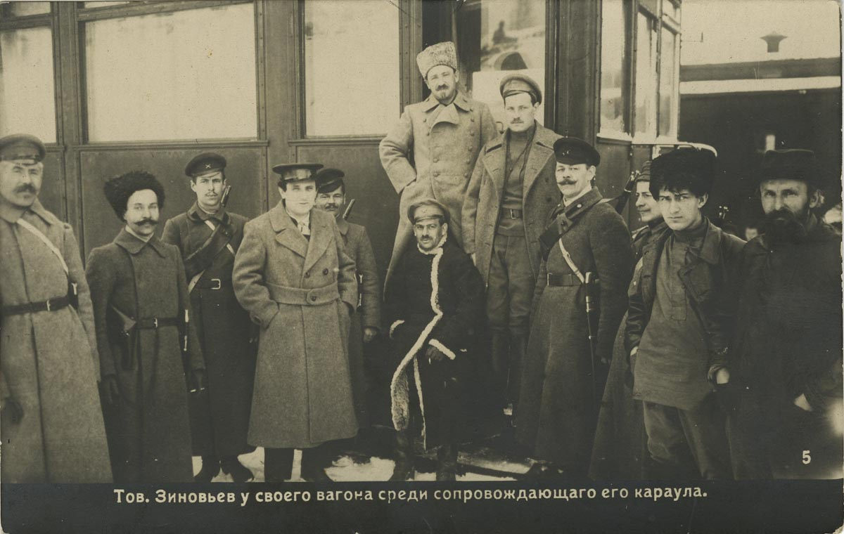 Распоясавшиеся братишки, грамотные господа офицеры и бездарные красные стратеги
