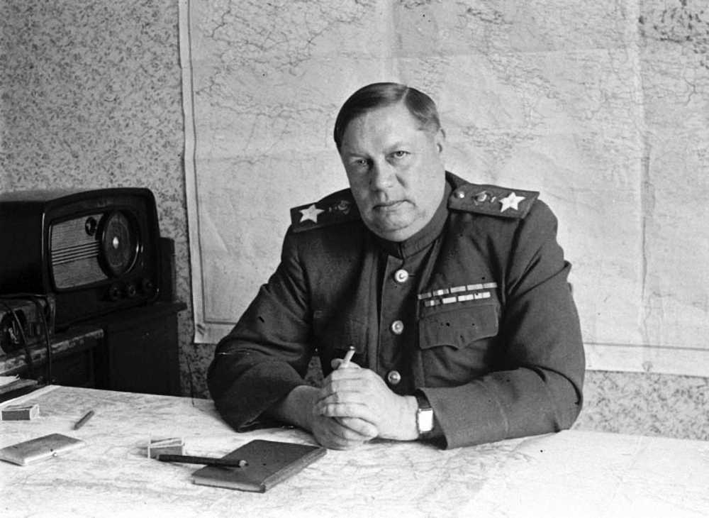 16 июня 1894 года родился Фeдор Иванович Толбухин Маршал и Герой Советского Союза Его называют забытым маршалом он ушeл из жизни в 55 лет 17 октября 1949 года не оставив наследников и воспоминаний которые могли бы послужить источником