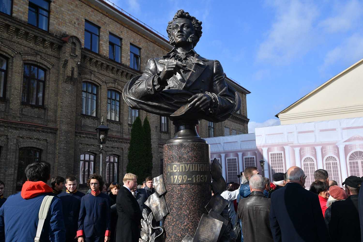 Памятник был открыт в белорусском городе Брест 11 октября 2019 года