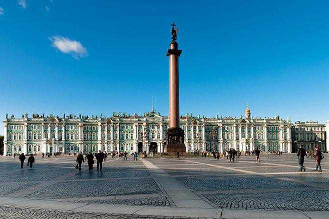 Три главные площади петербурга: дворцовая, исаакиевская и сенатская